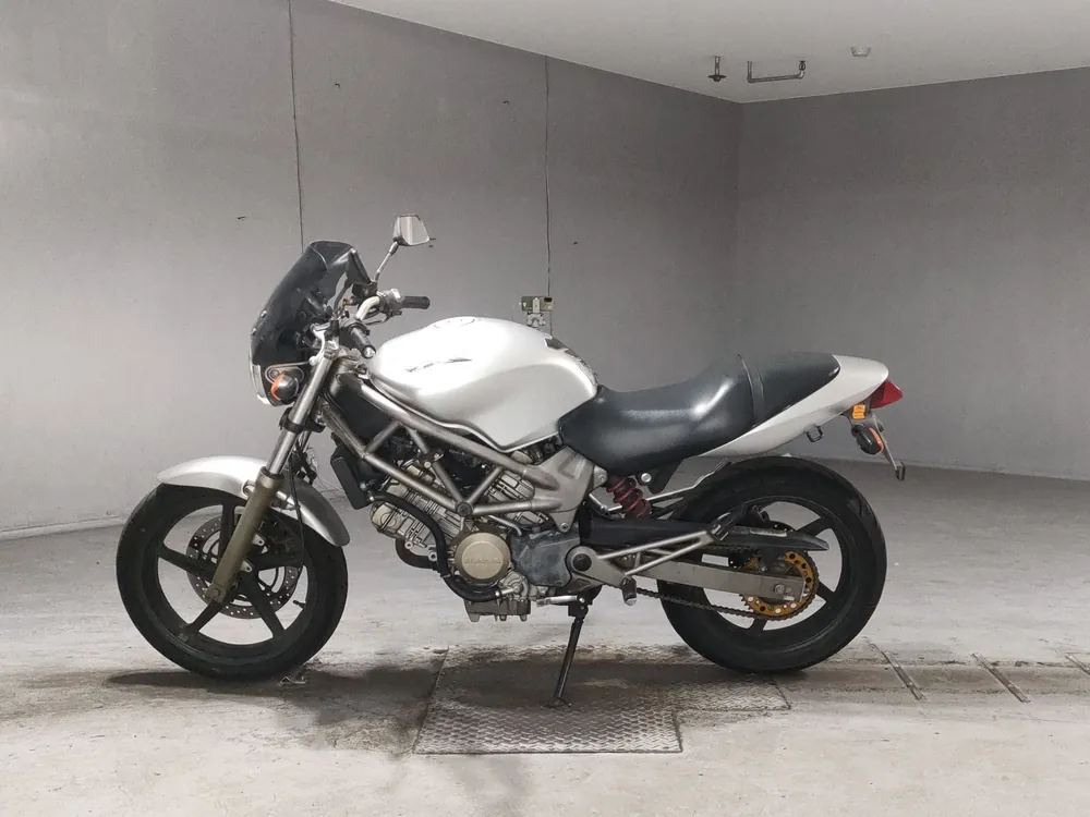 Honda VTR250 MC33 из Японии, фото 2